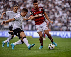 Corinthians vence o Flamengo por 1 a 0 com gol contra de Rodinei
