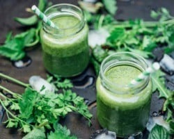 Aprenda a preparar um delicioso suco verde saboroso e muito nutritivo