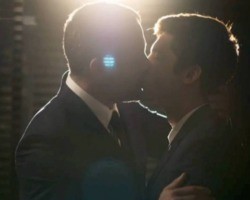 Malvino Salvador revela que ator colocou a língua em cena de beijo com ele