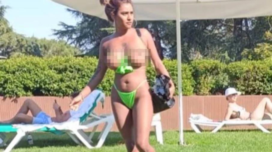 Brasileira faz topless e é expulsa à força de clube de golfe - Foto: Reprodução/iGBrasileira faz topless e é expulsa à força de clube de golfe - Foto: Reprodução/iG