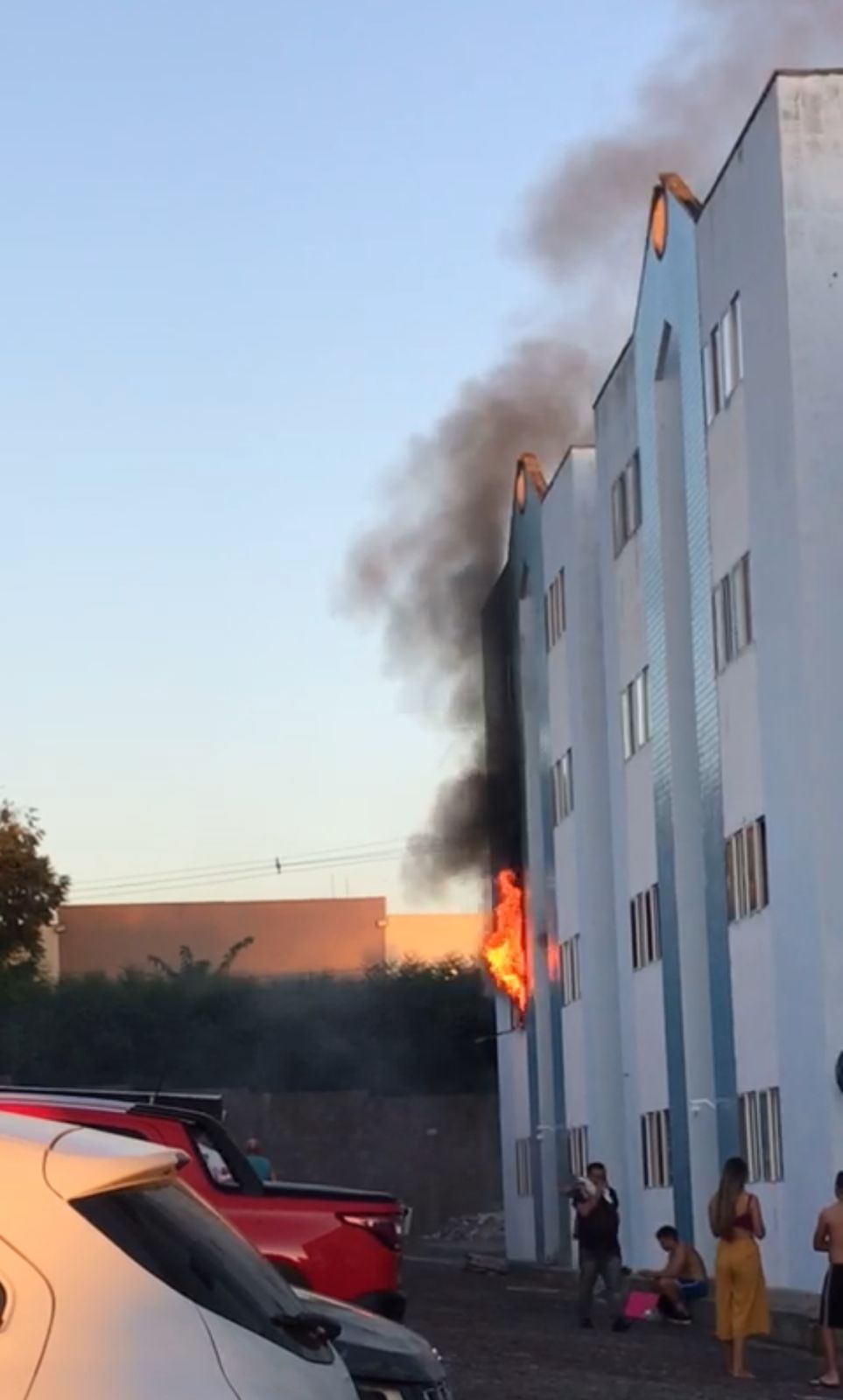 Incêndio de grandes proporções atingiu apartamento em Teresina - Foto: Reprodução