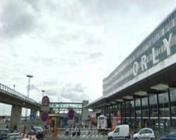 Bomba explode no ckeck-in do aeroporto de Orly, mata 8 e deixa 56 feridos