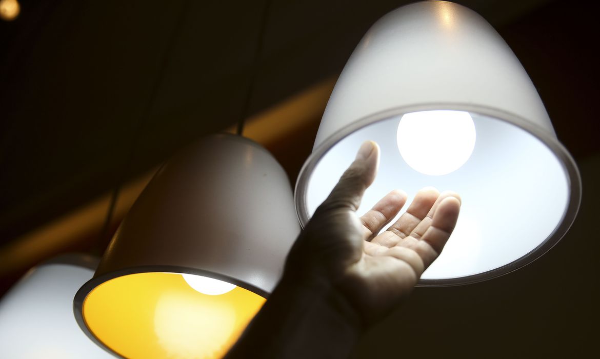 Aneel diz que corte no ICMS vai reduzir em média 12% a conta de luz - Foto: Agência Brasil