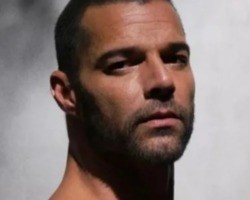 Ricky Martin é acusado de praticar incesto, diz jornal