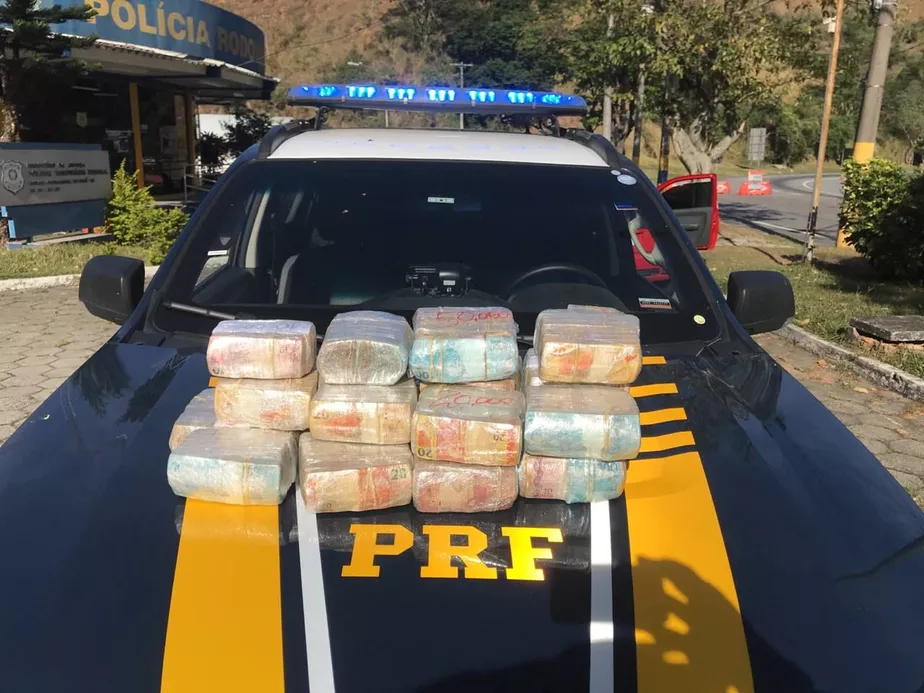 PRF realiza apreensão de R$ 670 mil no Sul Fluminense no RJ (Foto: PRF)