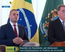 Bolsonaro reúne embaixadores e repete suspeitas já esclarecidas sobre urnas