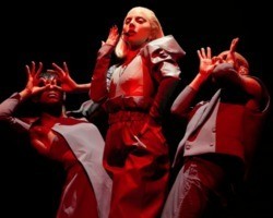 Lady Gaga volta aos palcos e estreia turnê “The Chromatica Ball”