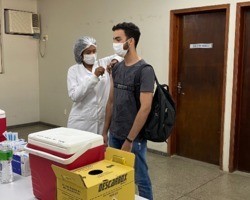 Posto de vacinação contra covid-19 da UFPI inicia atendimento em Teresina
