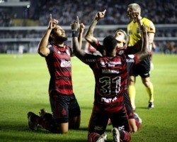 Gabigol decide e Santos perde para o Flamengo na Vila Belmiro