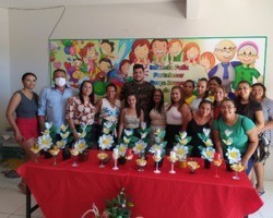 Prefeitura de Itainópolis promove curso de flores e aplique em EVA.