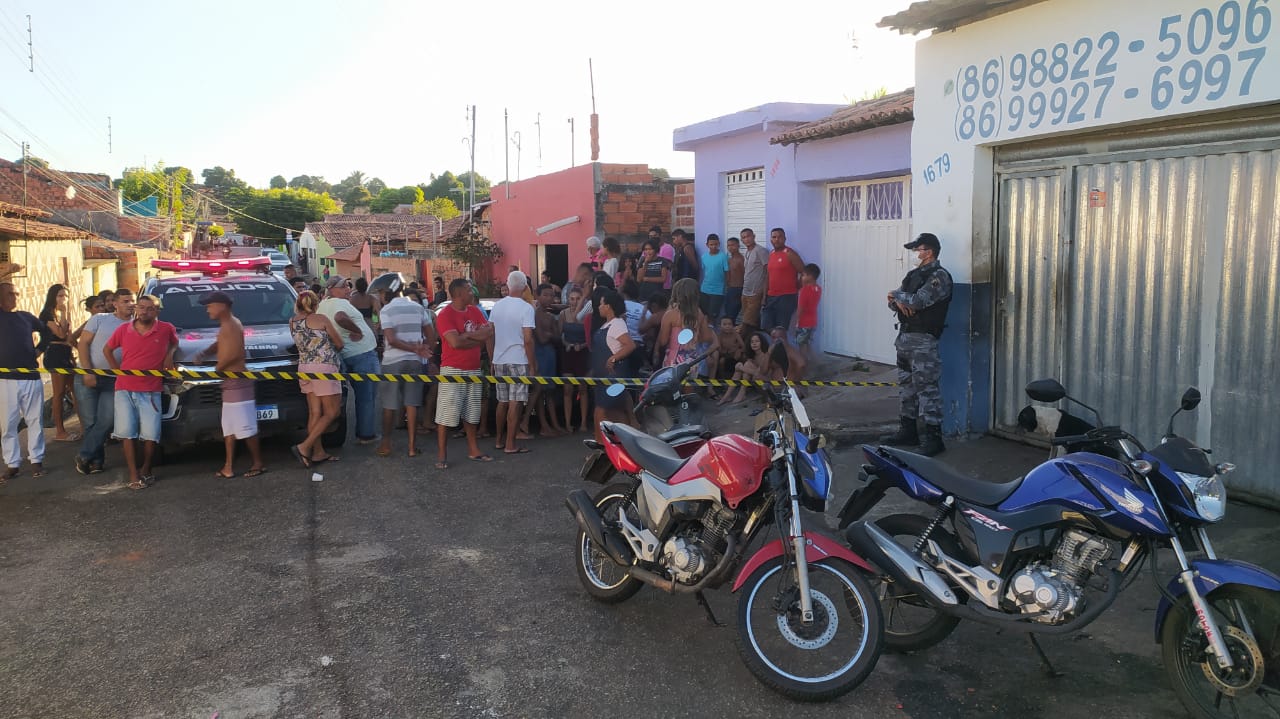 Jovem é assassinado a tiros dentro de oficina na zona Norte de Teresina (Foto: Ivan Lima/ Rede Meio Norte)