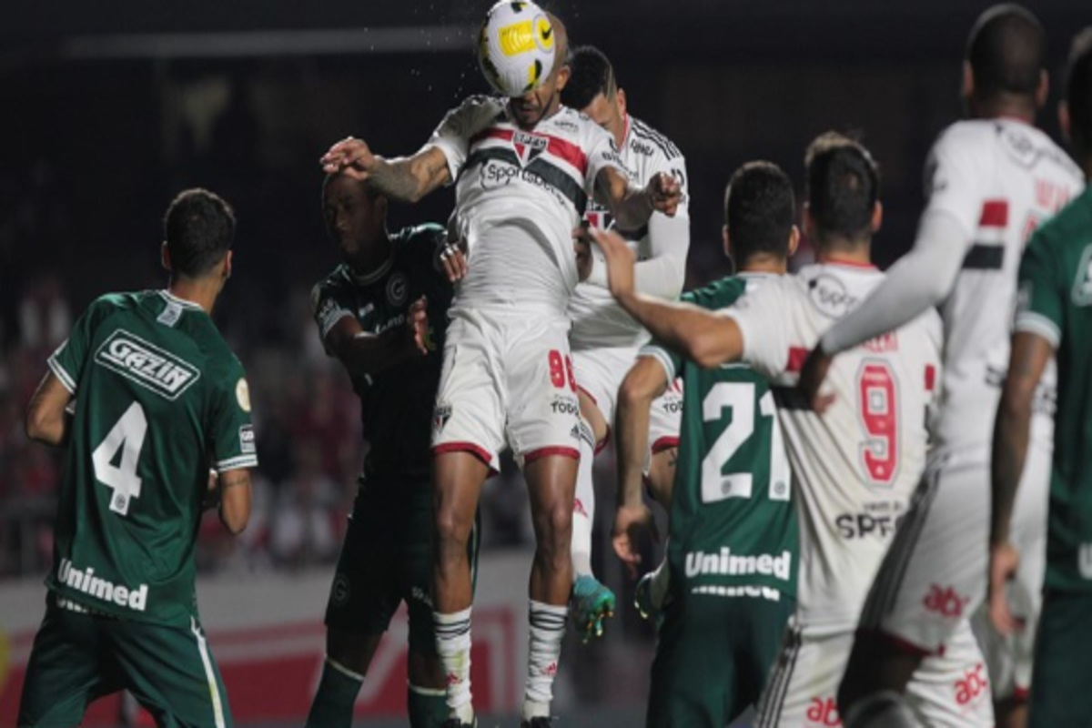 S&Atilde;&pound;o Paulo sofre gol nos acr&Atilde;&copy;scimos e empata em 3 a 3 com Goi&Atilde;&iexcl;s