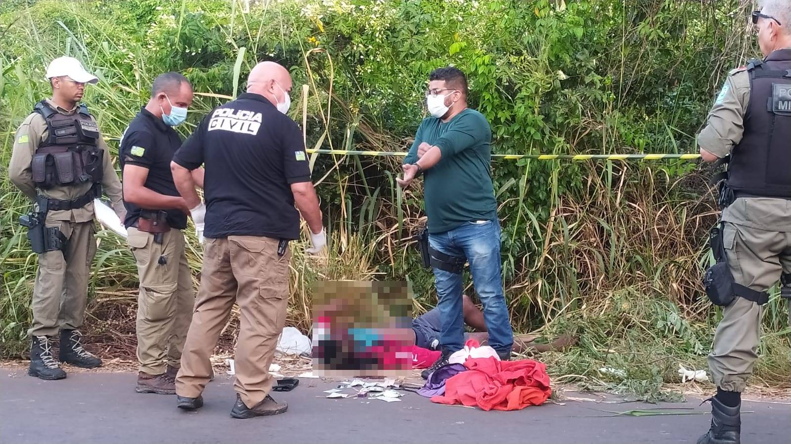 Jovem é encontrado morto ao lado de moto nas margens de avenida em Teresina (Foto: Ivan Lima/ Meio Norte)