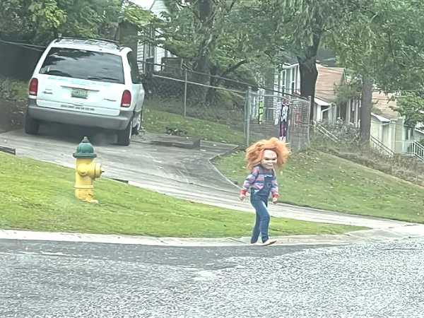 Menino de 5 anos se veste de Chucky nos EUA e assusta vizinhos - Imagem 1