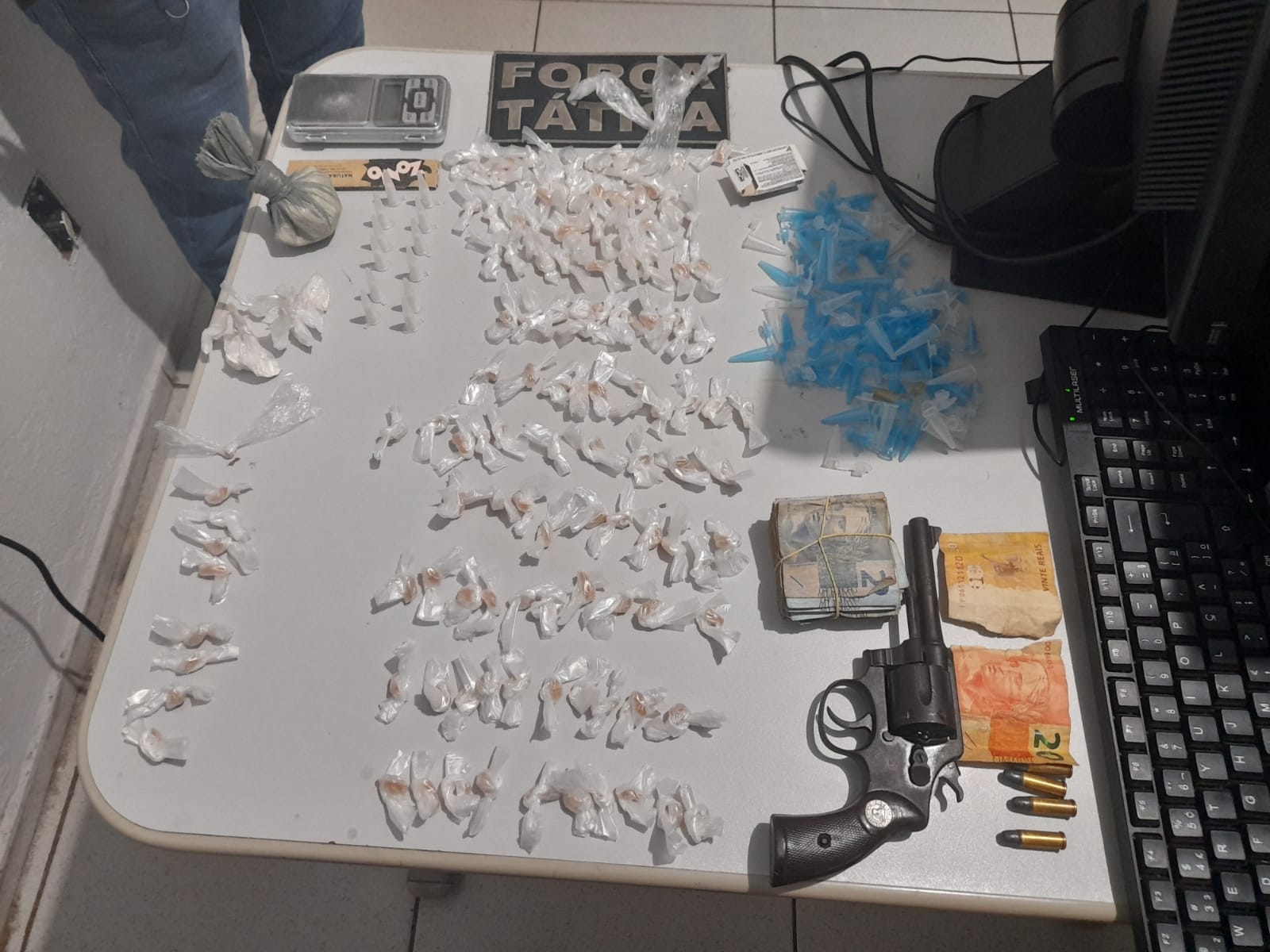 Entorpecentes apreendidos com a dupla (Foto: Polícia Militar do Piauí)