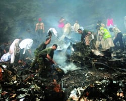 Queda de Airbus A321 deixa mortos todos os seus 152 ocupantes