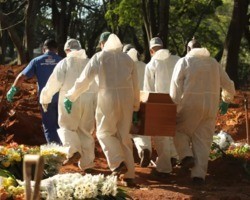 Brasil registra 53 novas mortes por covid em 24h;total vai a 671.911 óbitos