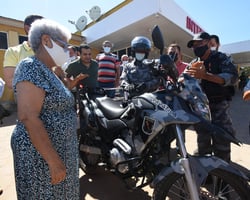 Governo do Piauí entrega motos para Polícia Militar em Bom Jesus