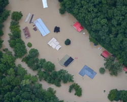 Sobe para 26 mortos em inundações no estado de Kentucky, nos EUA