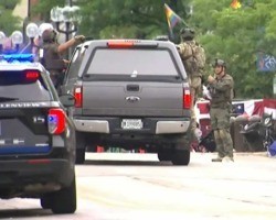 Tiroteio deixa 6 mortos e diversos feridos em desfile de 4 de julho nos EUA