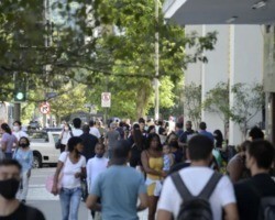 Brasil registra 361 mortes e 77.166 novos casos de Covid em 24 horas