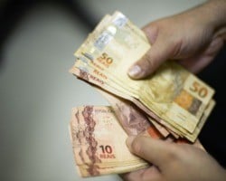 Salário mínimo ideal em junho deveria ter sido R$ 6.527,67, afirma Dieese
