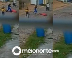 Vídeo mostra momento em que homem é morto a tiros na porta de casa no PI