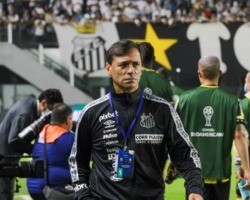 Santos demite técnico Fabián Bustos após derrota na Copa Sul-Americana