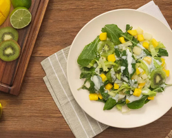 Salada tropical, aprenda a preparar essa receita leve e refrescante 