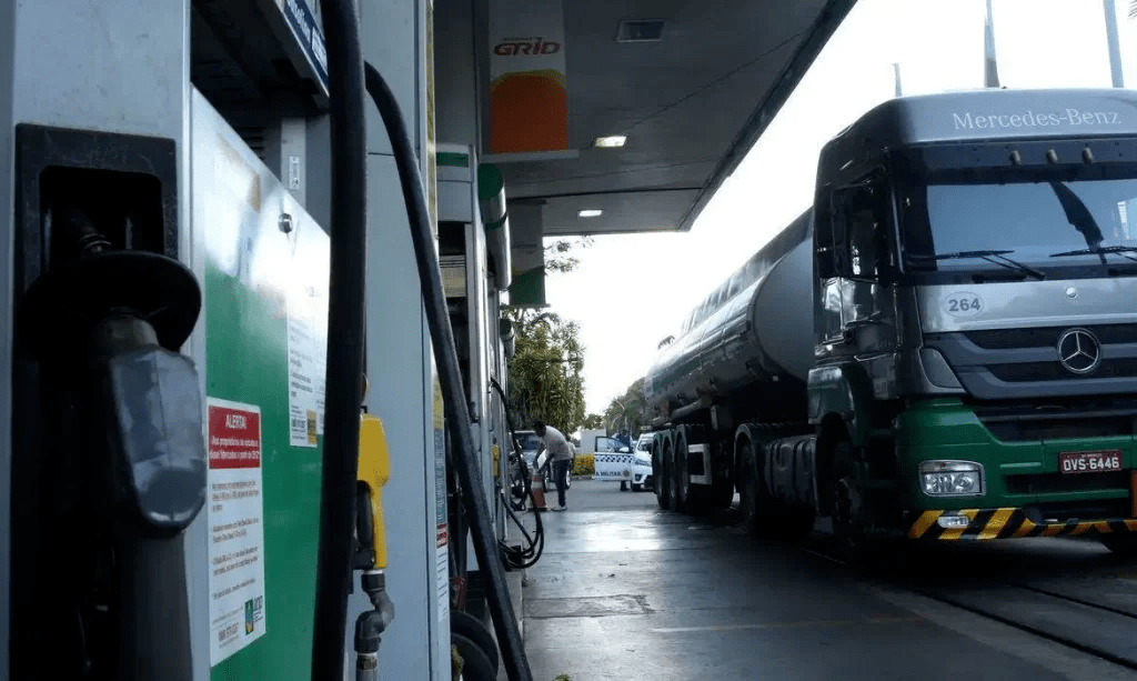 Petrobras anuncia reduz no preço do diesel em R$ 0,22 por litro (Foto: Reprodução)