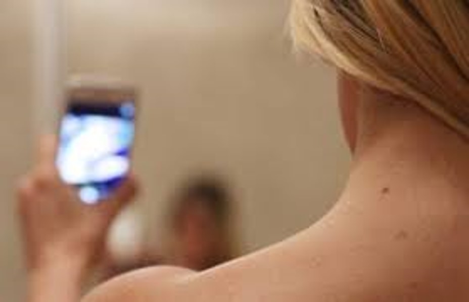 Sobrinha mandava nudes para o marido da tia - (Foto: Reprodução/Twitter)