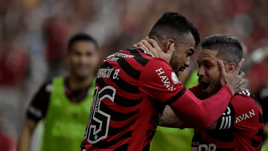 Flamengo faz cinco gols no segundo tempo e goleia o Athletico no Maracanã (Foto: Thiago Ribeiro/AGIF)