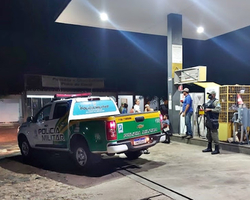 Dupla armada com revólver assalta posto de combustível no Piauí