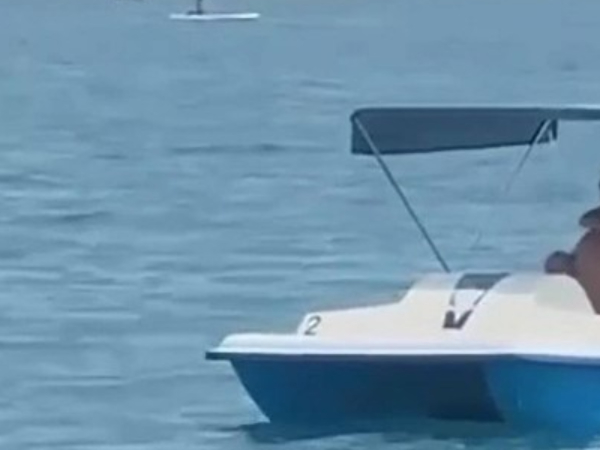 Casal é flagrado fazendo sexo em pleno pedalinho em balneário