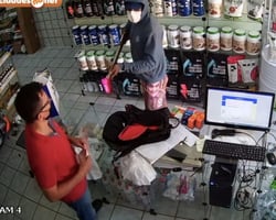 Empresário é baleado durante assalto dentro de farmácia no Sul do Piauí