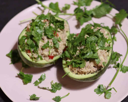 Receitas saudáveis e fáceis de fazer: Abacate recheado com salada de atum 