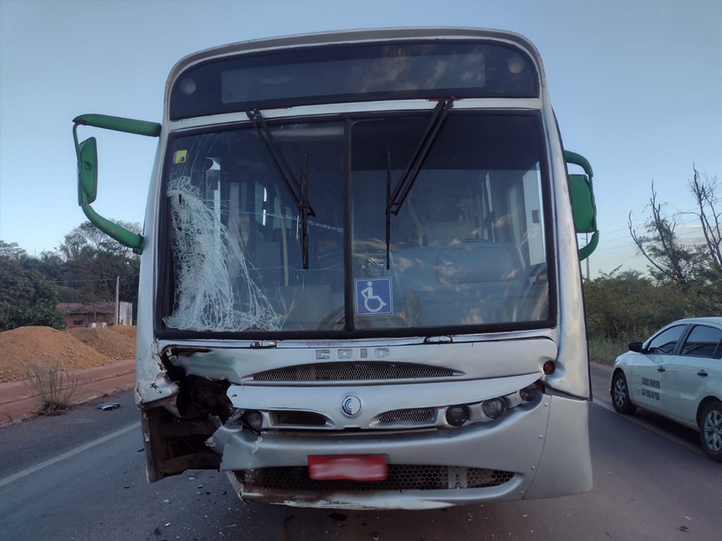 Motorista do ônibus saiu ileso e fez o teste de alcoolemia - Foto: Divulgação/PRF