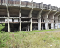 Estádio do Grêmio vive em ruínas quase uma década após despedida