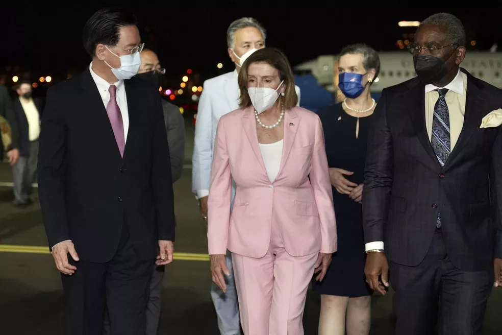 A presidente da Câmara dos EUA, Nancy Pelosi, desembarcou nesta terça (2) em Taiwan — Foto: Taiwan Ministry of Foreign Affairs via AP 