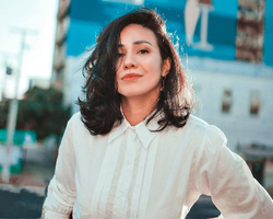 Escritora vai ministrar oficina sobre poesia no Sesc Cajuína