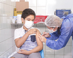 FMS recebe doses da Coronavac e vacinará crianças de 4 anos amanhã (23)