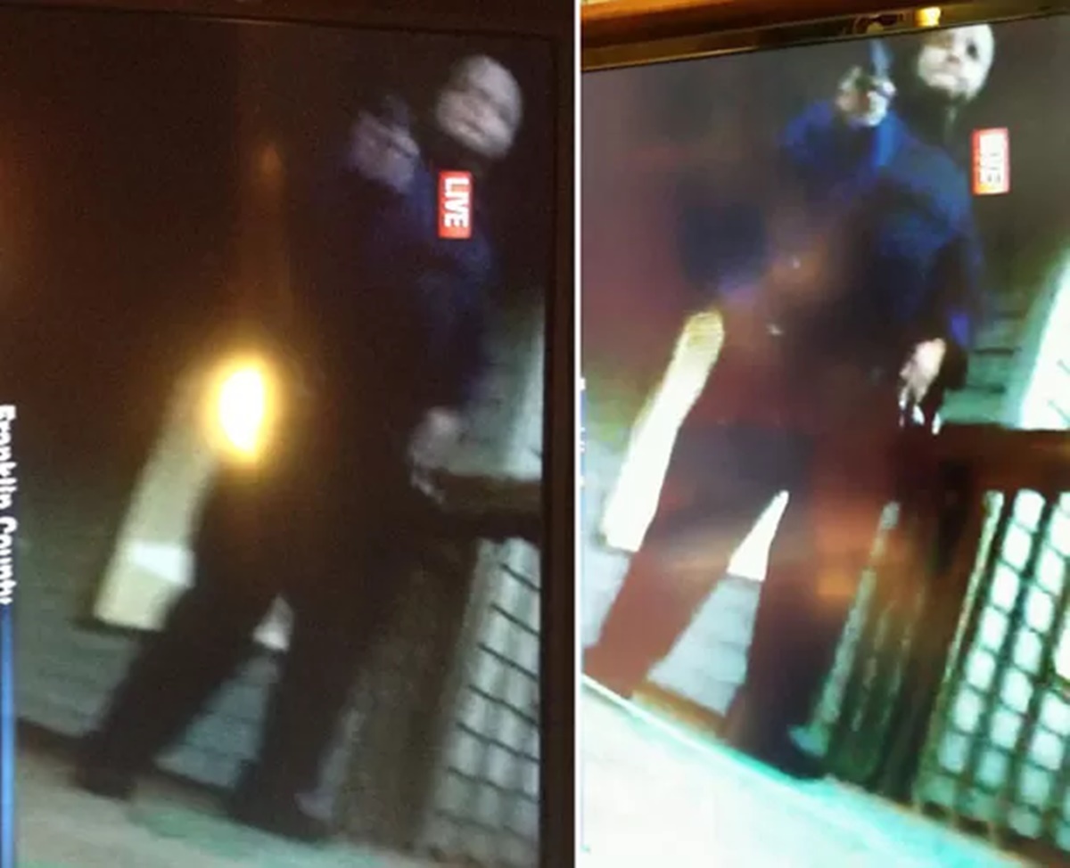 Imagens postadas em redes sociais mostram momento em que o atirador aparece no vídeo durante a entrada ao vivo do WDBJ7, canal afiliado a CBS, da Virgínia (Foto: Reprodução) 