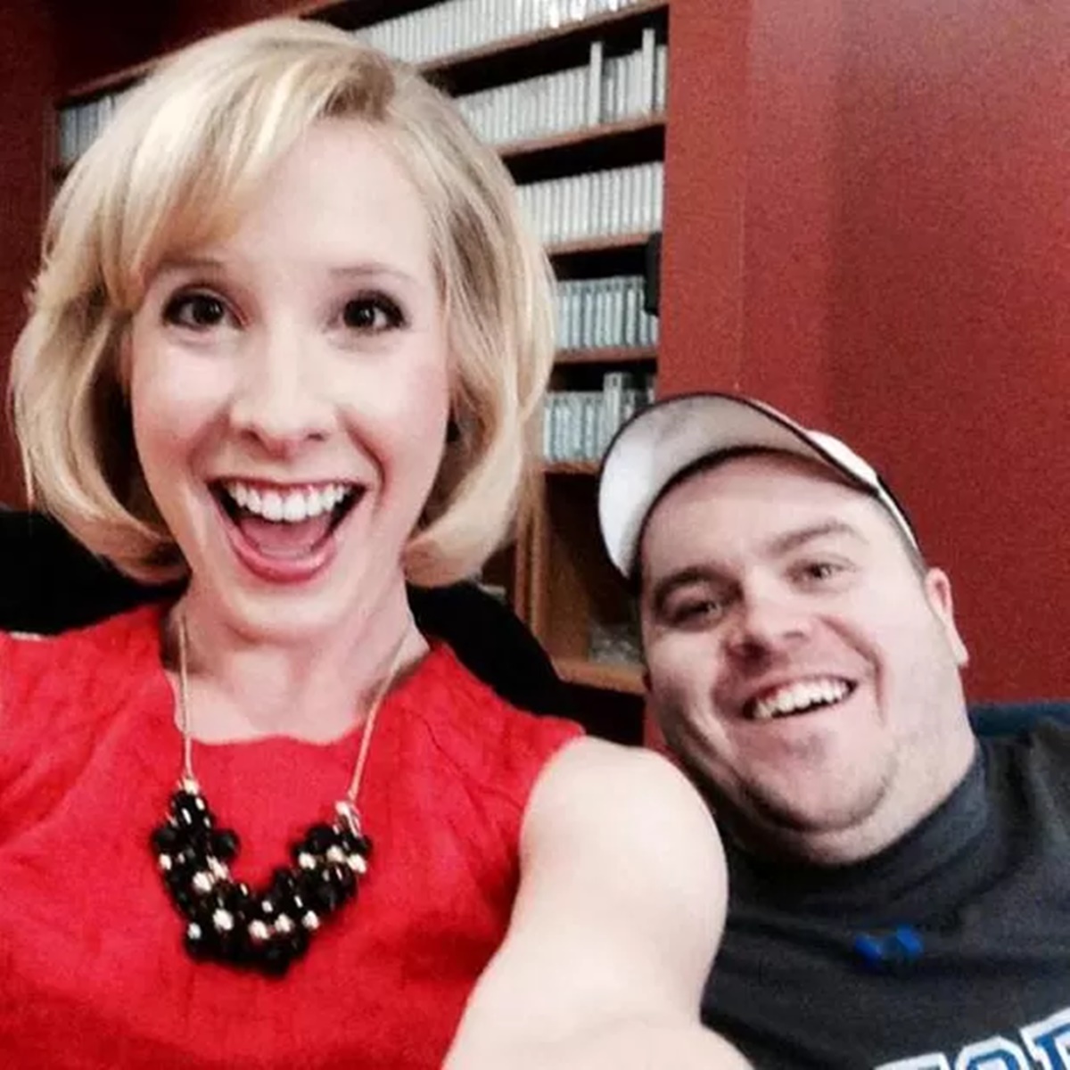Imagem dos jornalistas Alison Parker e Adam Ward foi compartilhada em homenagem nas redes sociais: "Como eles devem ser lembrados em vez daquele vídeo terrível" (Foto: Reprodução/Twitter) 