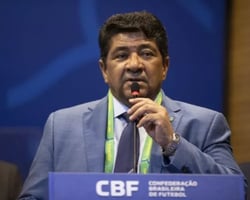 Presidente da CBF vai propor perda de pontos por casos de racismo em 2023