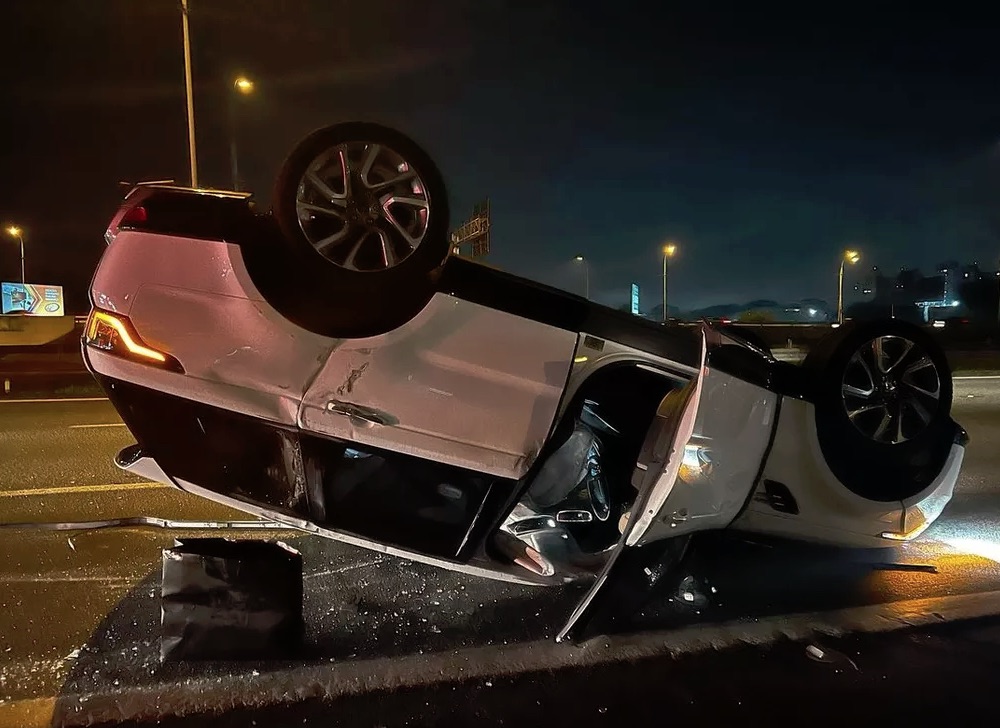 Carro da cantora ficou destruído após acidente - Foto: Divulgação