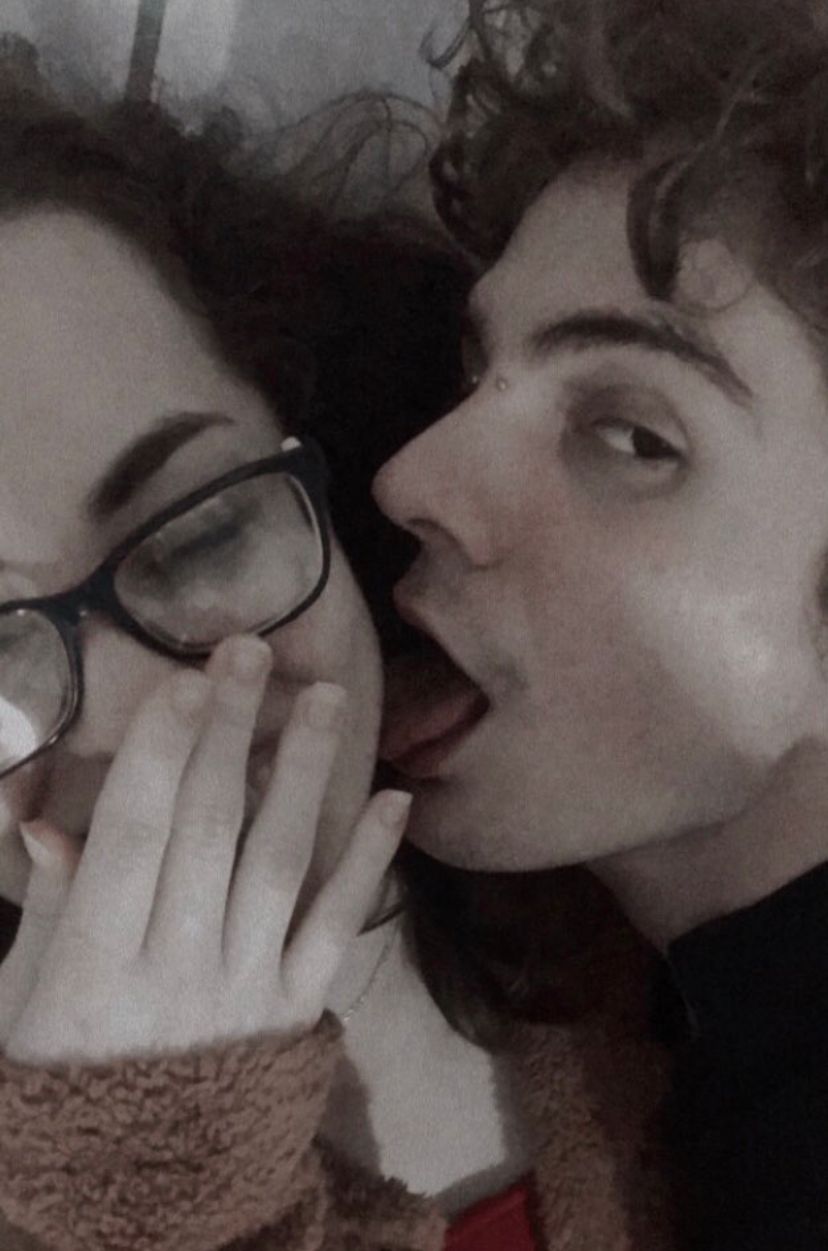 Jovem assume que está namorando com a própria irmã Foto: Reprodução-Twitter 