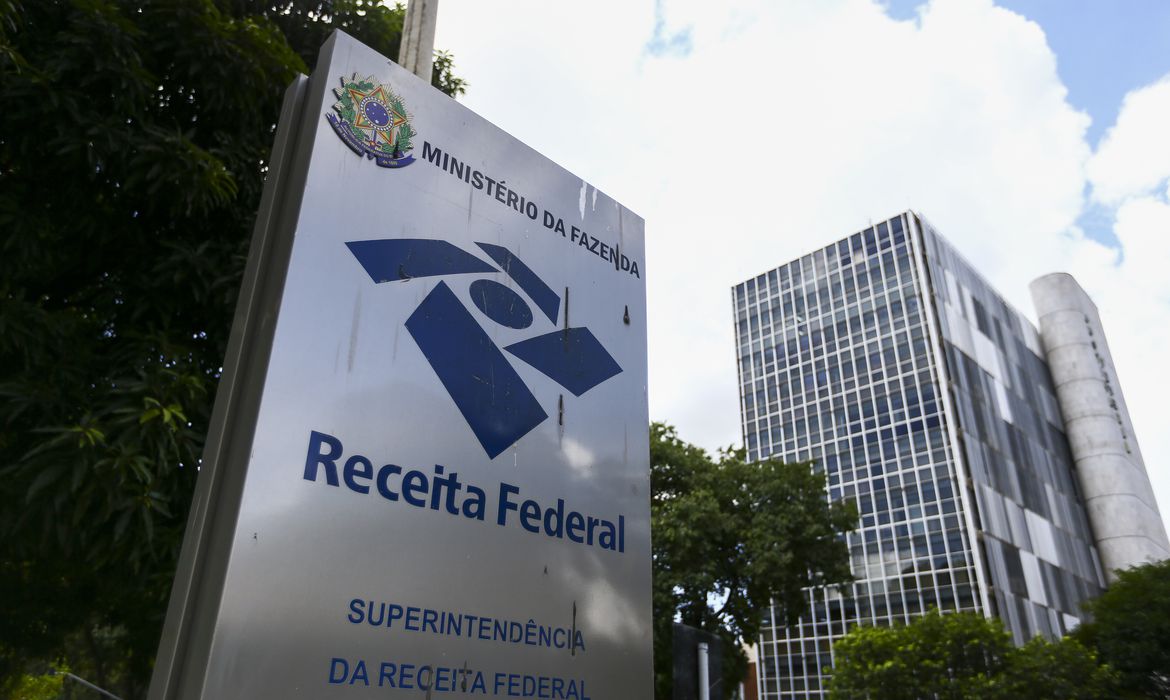 Receita Federal paga hoje o 4º lote de restituição do Imposto de Renda - Foto: Agência Brasil
