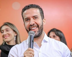 André Janones desiste de candidatura à Presidência para apoiar Lula