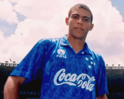 Cruzeiro relembra primeiro gol de Ronaldo: “Início de uma trajetória”