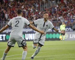 Neymar brilha e PSG goleia o Clermont por 5 a 0 no Campeonato Francês